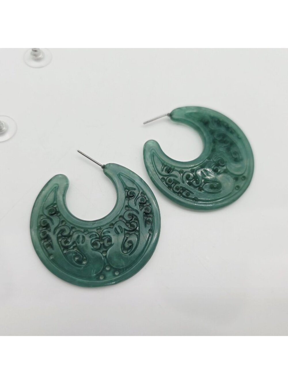 Avon Round Green Resin Hoop Earrings With Filigree Design 1.75"